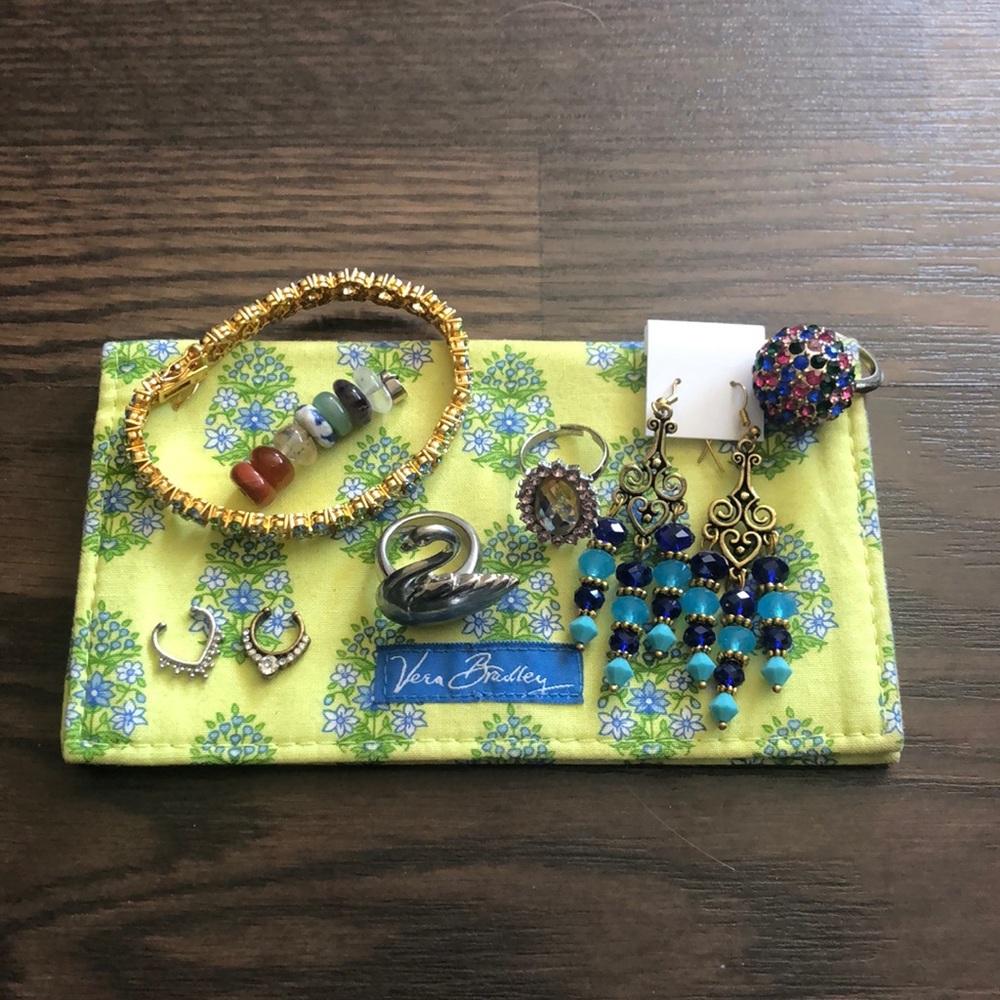 VERA BRADLEY CASE + JEWELRY SET